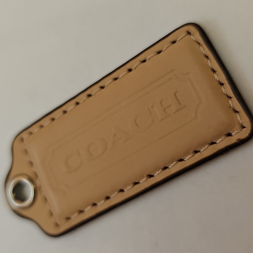 Coach Hang tag Large Leather Beige EUC - Picture 4 of 7